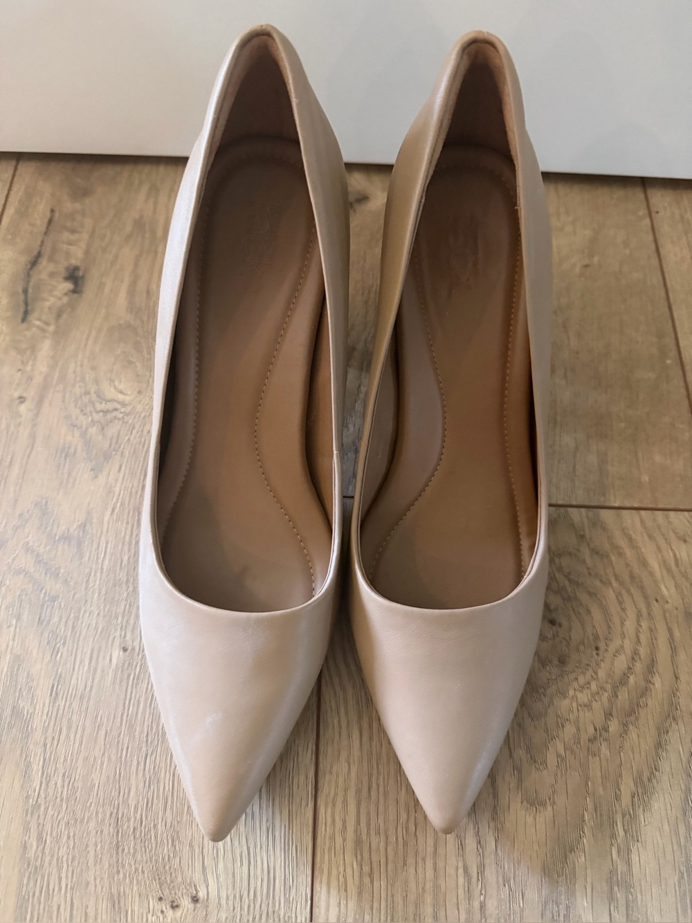 Women's Pointed-Toe Pumps in Beige